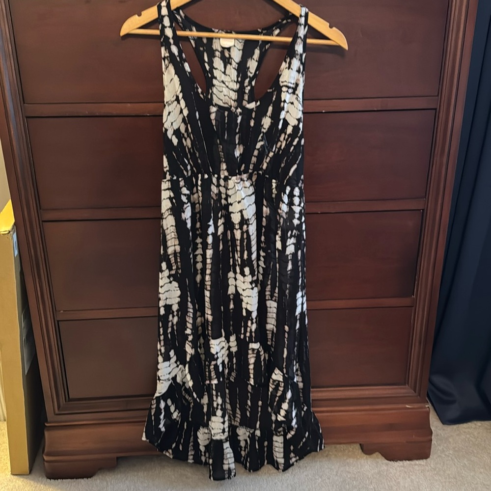 Women’s large black & white swim cover up